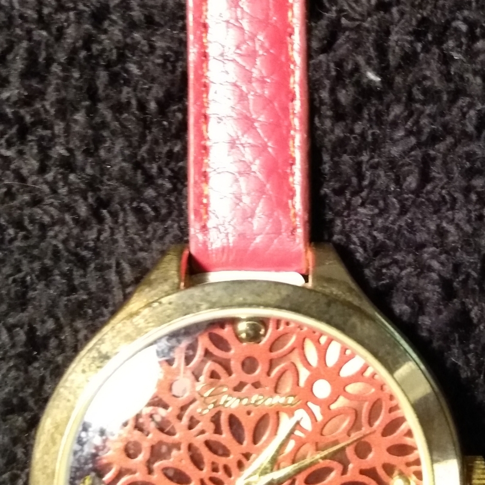 Watch - Picture 2 of 3